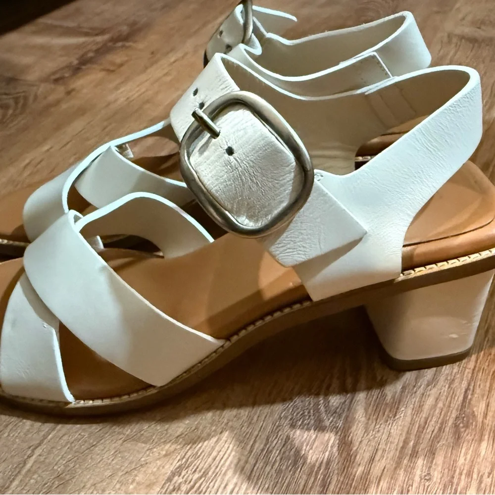 Everlane Cream Sandals - Picture 5 of 7